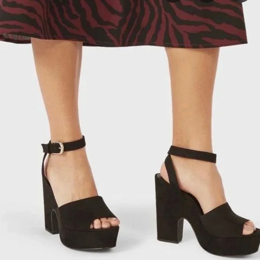 JustFab Hadley Black Platform Block Heeled Sandals Sz 8 NIB Bratz Style Peep Toe